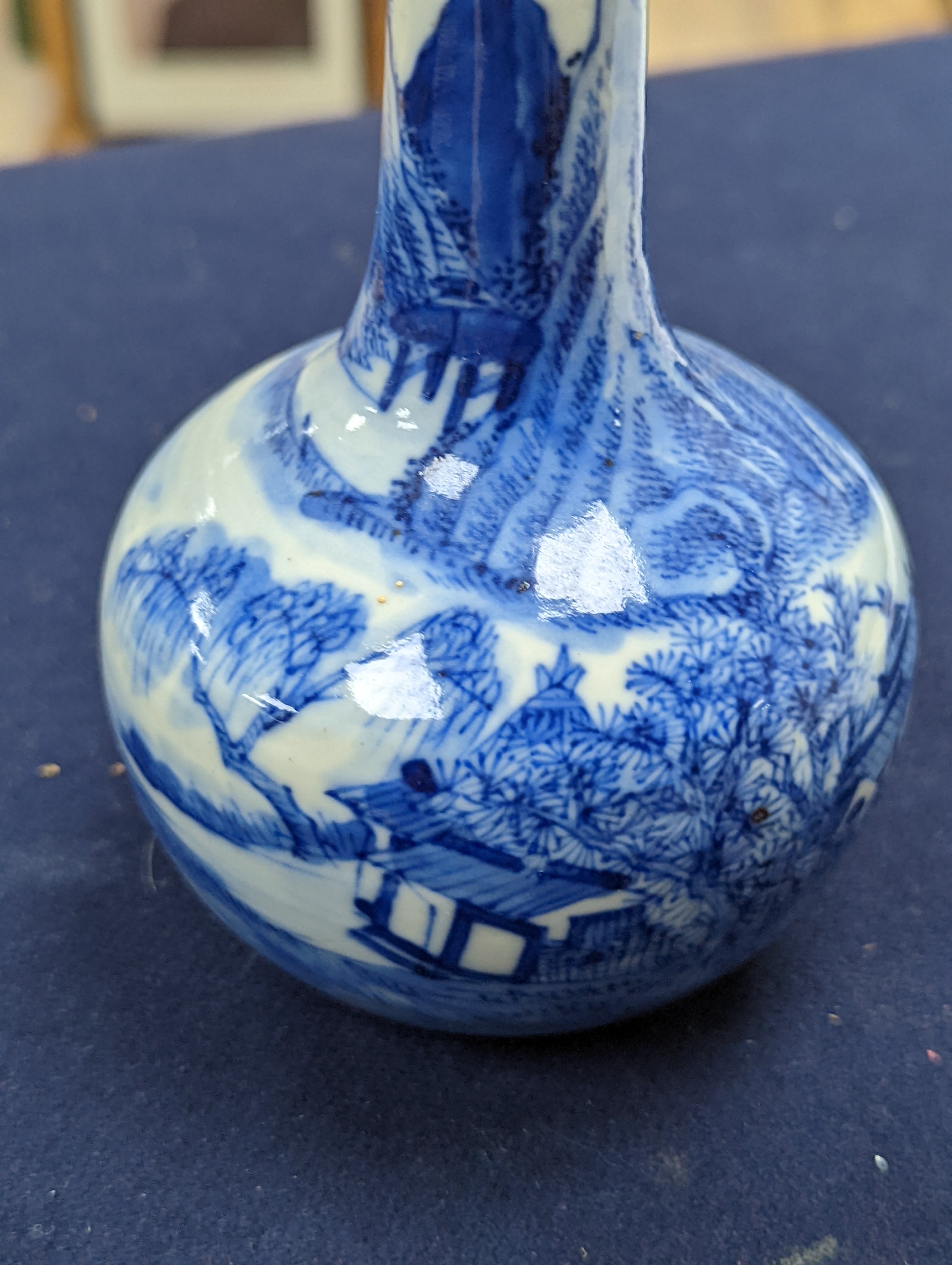 Chinese blue and white bottle vase 16cm